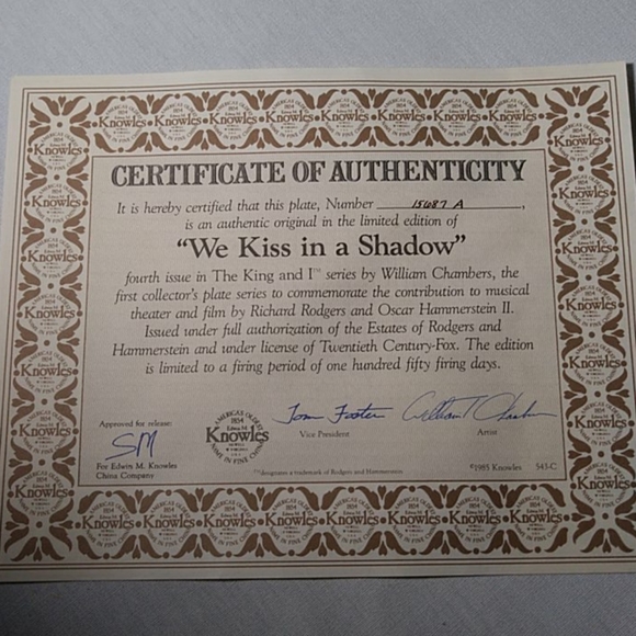 Knowles China Plate "We Kiss in a Shadow" Plate - Picture 4 of 11